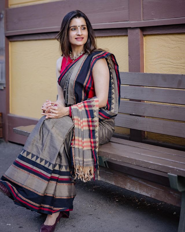 Charcoal Grey Rangoli Border Narayanpet Pure Handloom Cotton Sarees with Running blouse piece