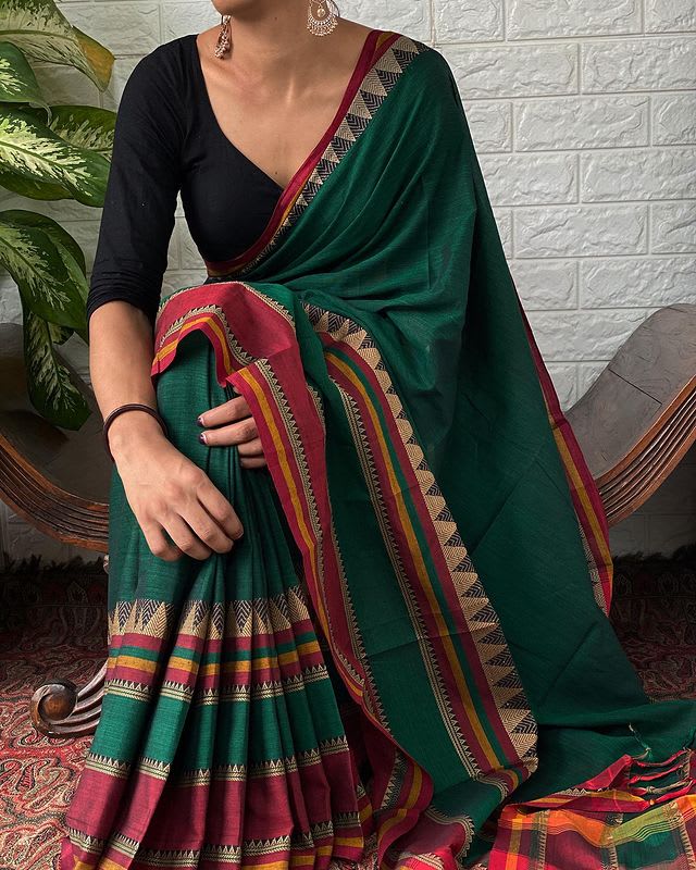 Bottle Green Rangoli Border Narayanpet Pure Handloom Cotton Sarees with Running blouse piece
