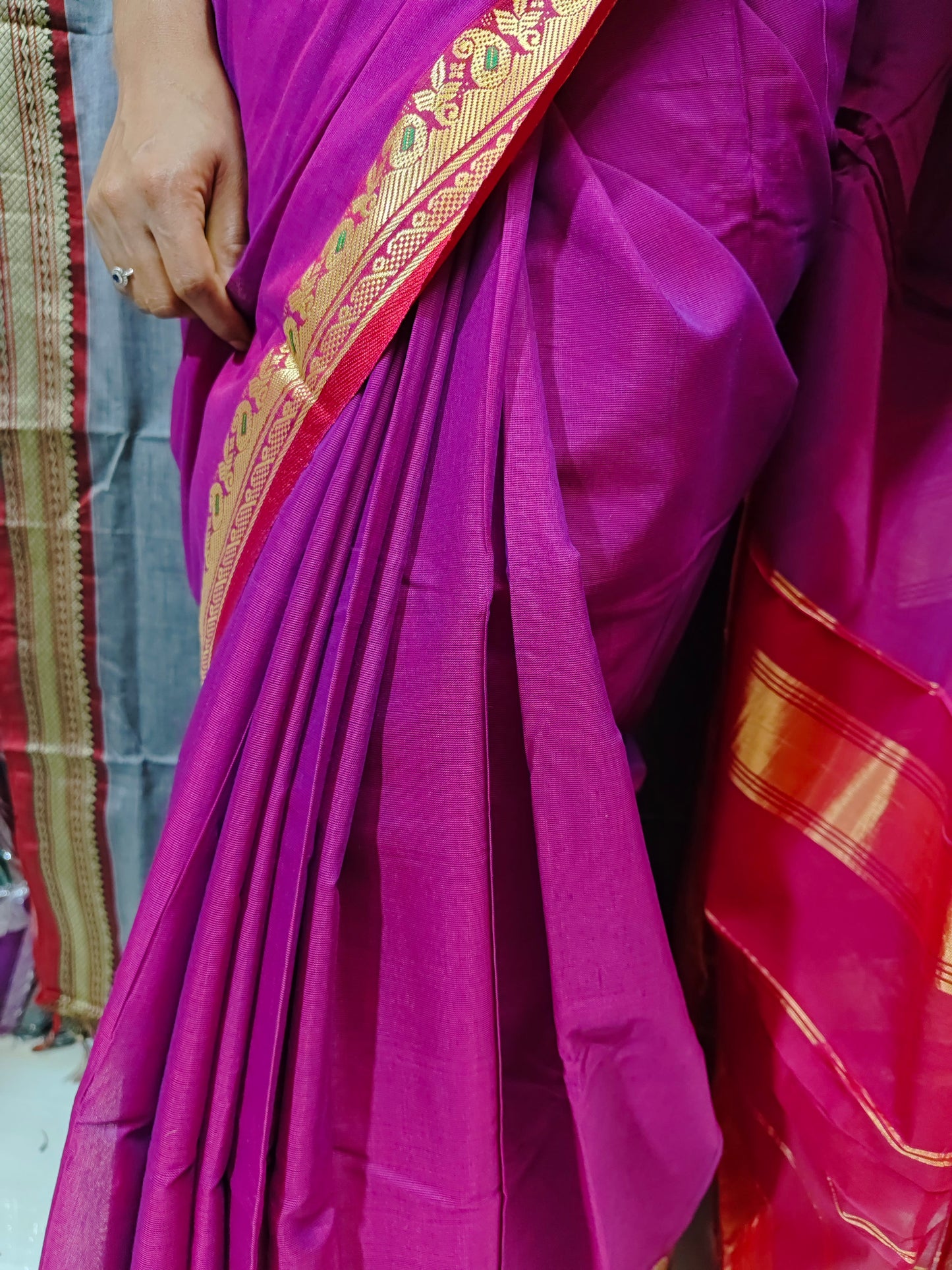 Magenta Chamka (Shine) Cotton ilkal Handloom Saree with Dyed Resham Pallu