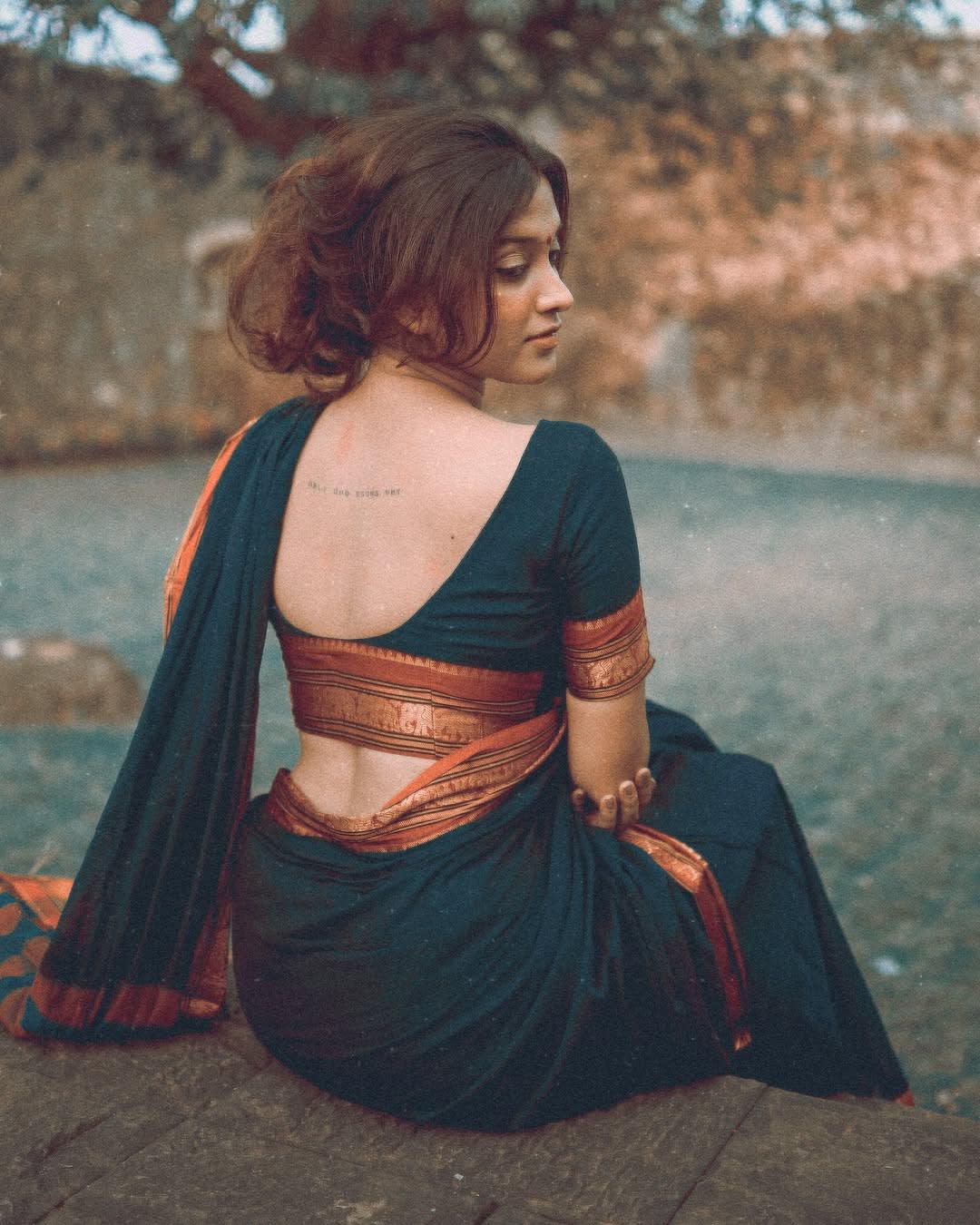 Bottle Green Narayanapet Elephant Border Pure Handloom Cotton sarees with Running blouse piece