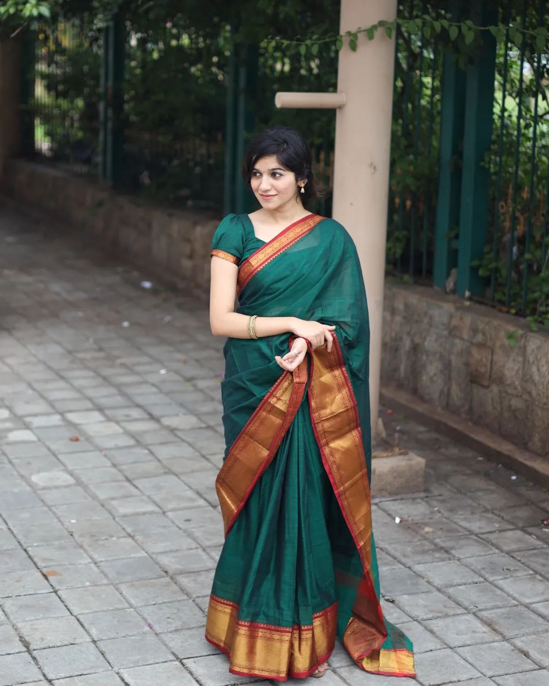 Tanushri Bottle Green Narayanpet Pure Handloom Cotton Saree with Running blouse piece